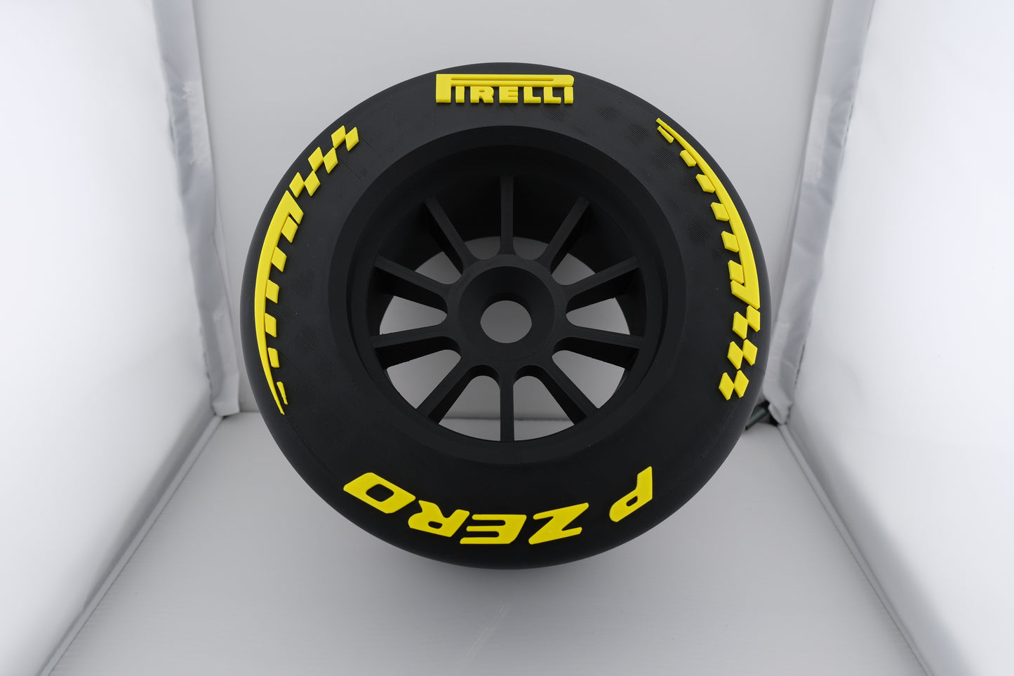 3D Printed F1 Tire Display – Pirelli Style (PLA)