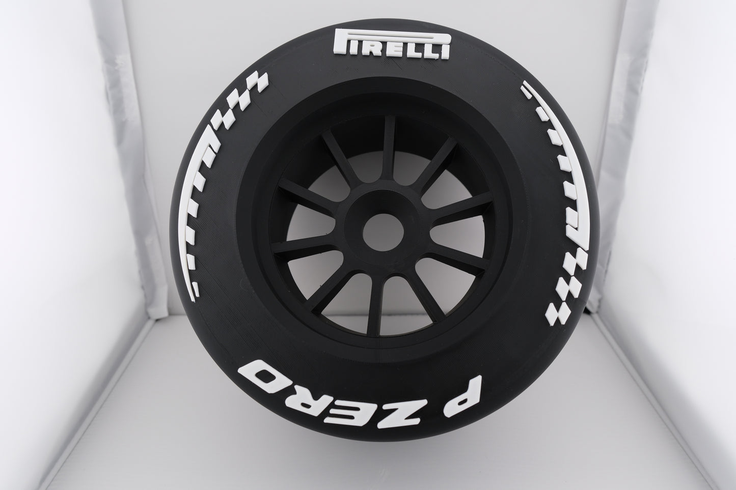 3D Printed F1 Tire Display – Pirelli Style (PLA)